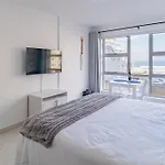 Beach Front Sea View Apartment, Table View