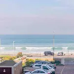 Beach Front Sea View Apartment, Table View