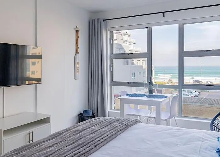 Beach Front Sea View Apartment, Table View