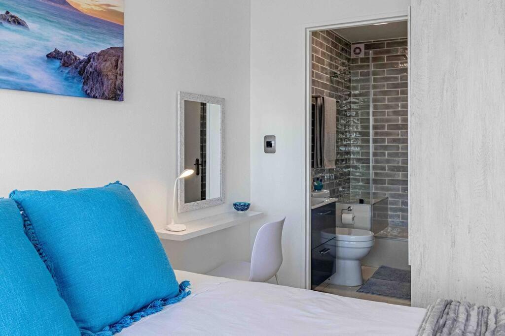 Front Sea View Apartment, Table View Apartment Cape Town