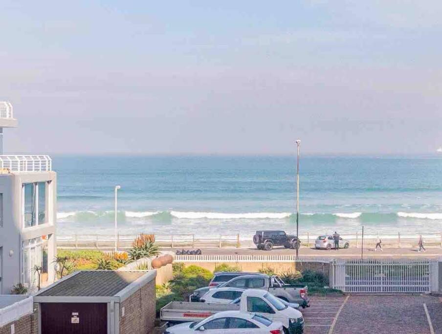 Front Sea View Apartment, Table View Cape Town