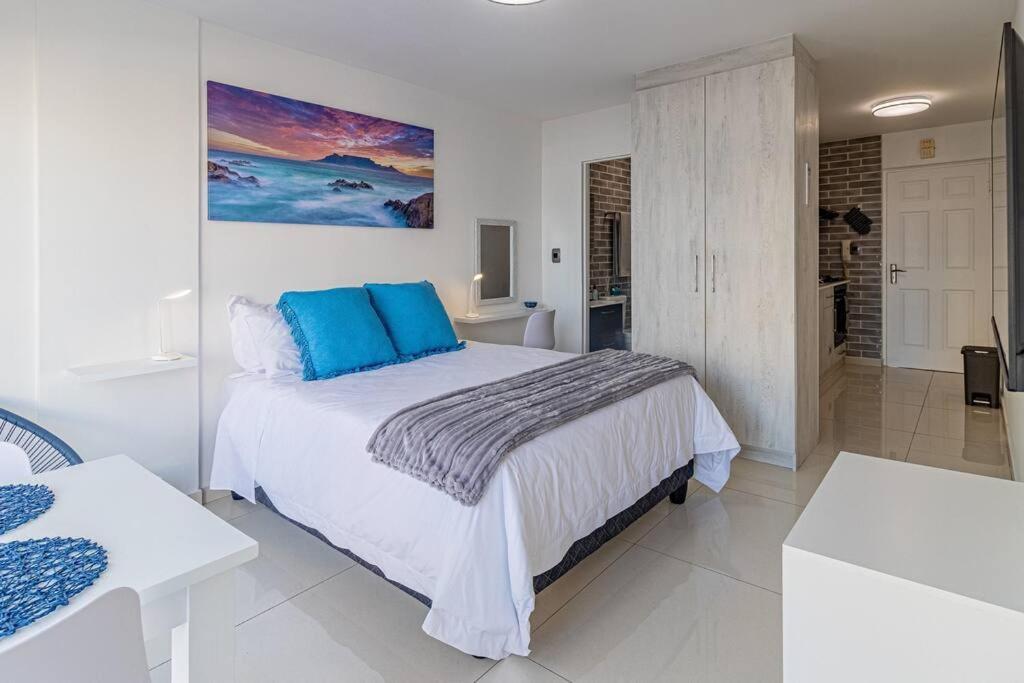 Front Sea View Apartment, Table View Cape Town